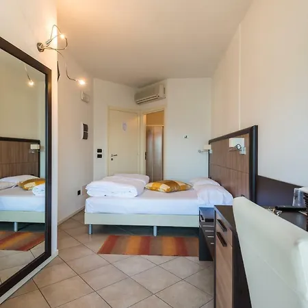 Nuovo Bar Pensión Gravedona