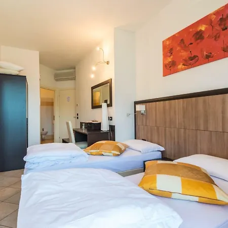 Nuovo Bar Pensión Gravedona